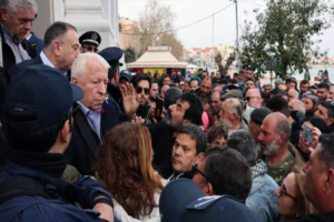 Αφθώδης πυρετός στη Λέσβο: Κώστα Μουτζούρη απέτυχες!