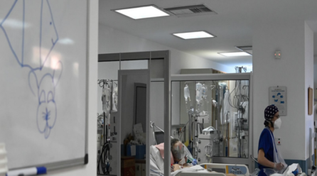 Μυτιλήνη: Σε ΜΕΘ γυναίκα με μικροβιακή μηνιγγίτιδα – Τι λένε οι γιατροί