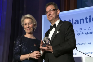 «Βόμβα» μεγατόνων για τη Φον ντερ Λάιεν: Νέες καταγγελίες για το «αμαρτωλό» συμβόλαιο των 71 δισ. με την Pfizer