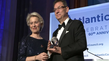 «Βόμβα» μεγατόνων για τη Φον ντερ Λάιεν: Νέες καταγγελίες για το «αμαρτωλό» συμβόλαιο των 71 δισ. με την Pfizer