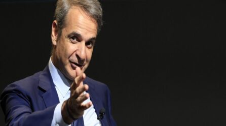 Κυβέρνηση: Προσβολή στους πολίτες με επίδομα «ψίχουλων» 150 ευρώ όταν οι φίλοι και κατά τα φαινόμενα συνεταίροι της θησαυρίζουν!