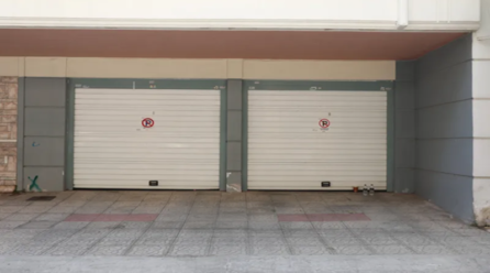 Ζευγάρι εντοπίστηκε νεκρό στον Πειραιά μέσα σε αυτοκίνητο που ήταν σταθμευμένο στο γκαράζ του σπιτιού του!